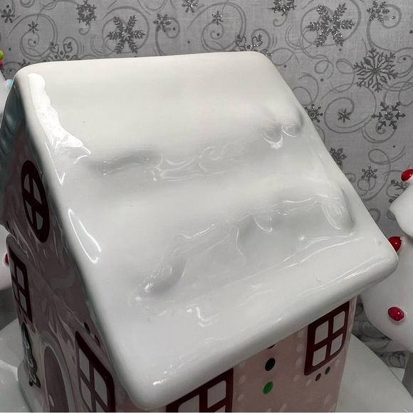 Sand And Fog Pastel Pink Gingerbread Home Ceramic Home Crushed Candy Cane Candle - Picture 11 of 12